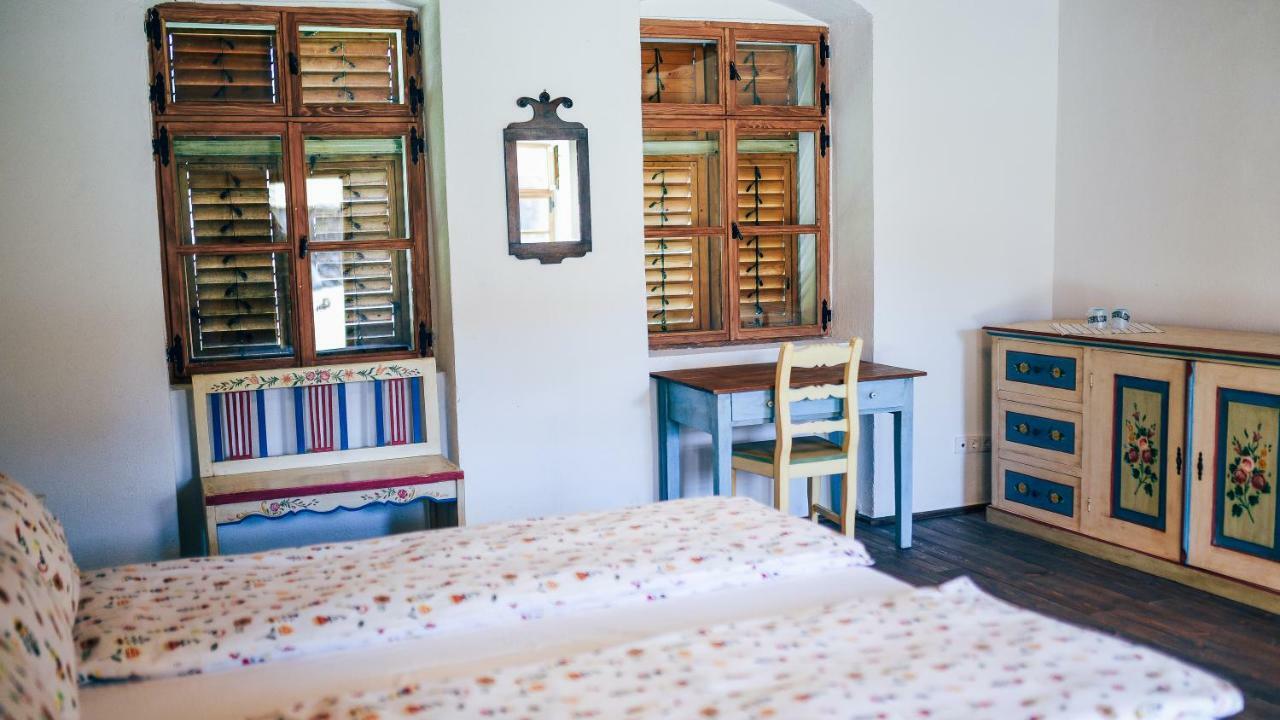 ホテル Casa Kraus Criţ エクステリア 写真